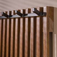 Odila kapstok 14 haken mangohout zandkleur van het woonmerk Fraaai