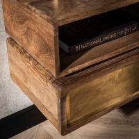 Fraaai Kelsie nachtkastje 1L groot - brass/massief mango bruin